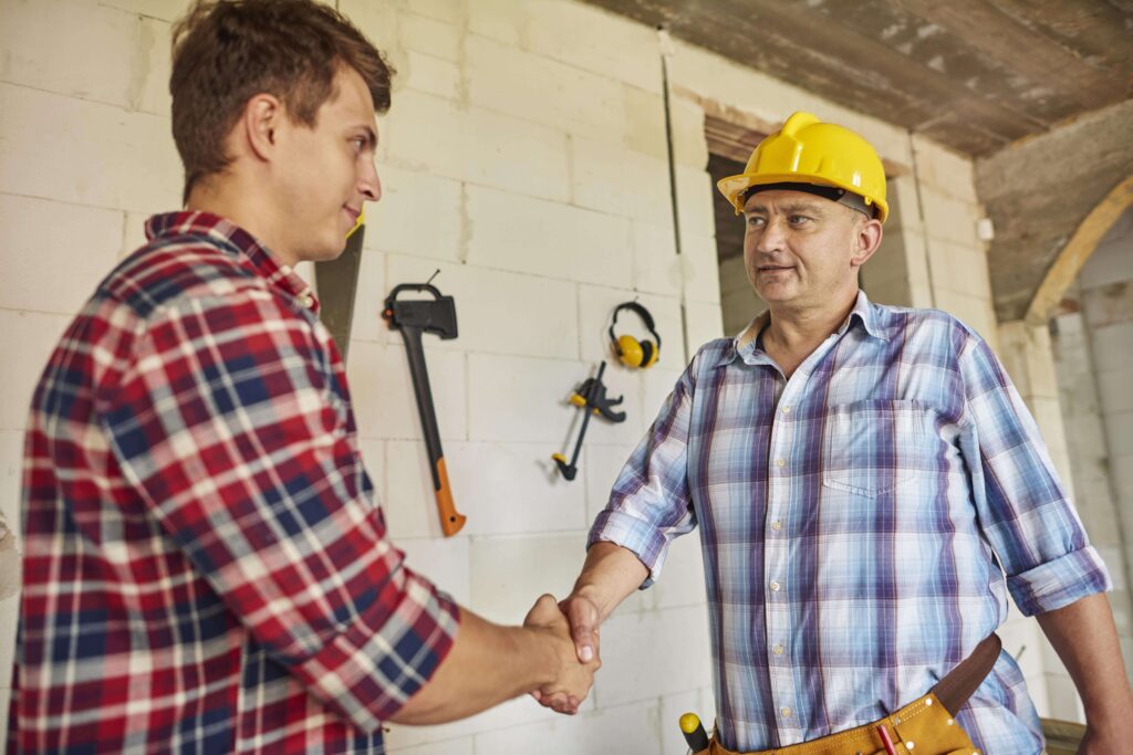 How To Become a Contractor in the UK (With Skills and Salary)